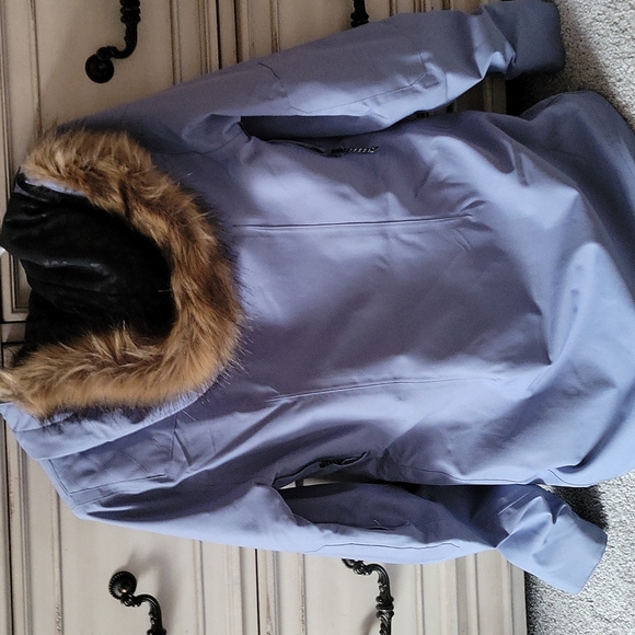 Excellent condition Volcom snowboarding jacket. Beautiful blue. XS - Picture 5 of 9